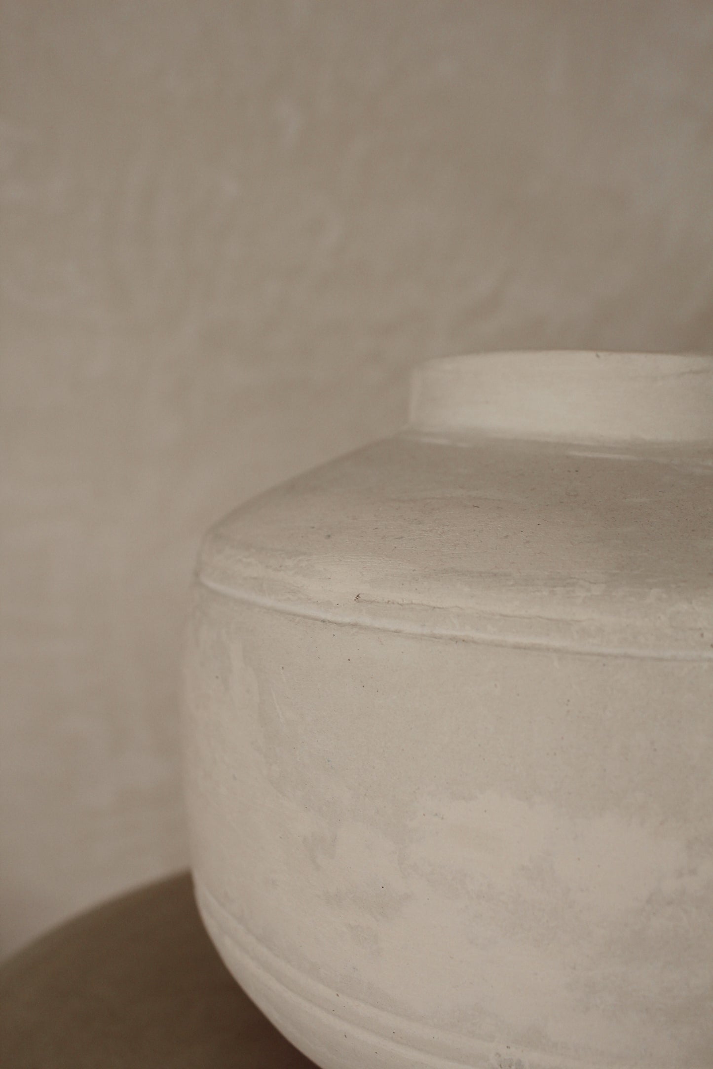 Decorative chalk round vase