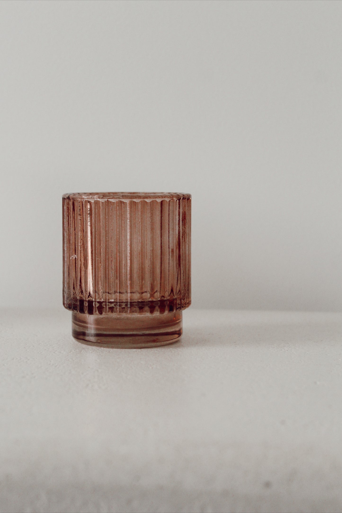 Ribbed tealight holder