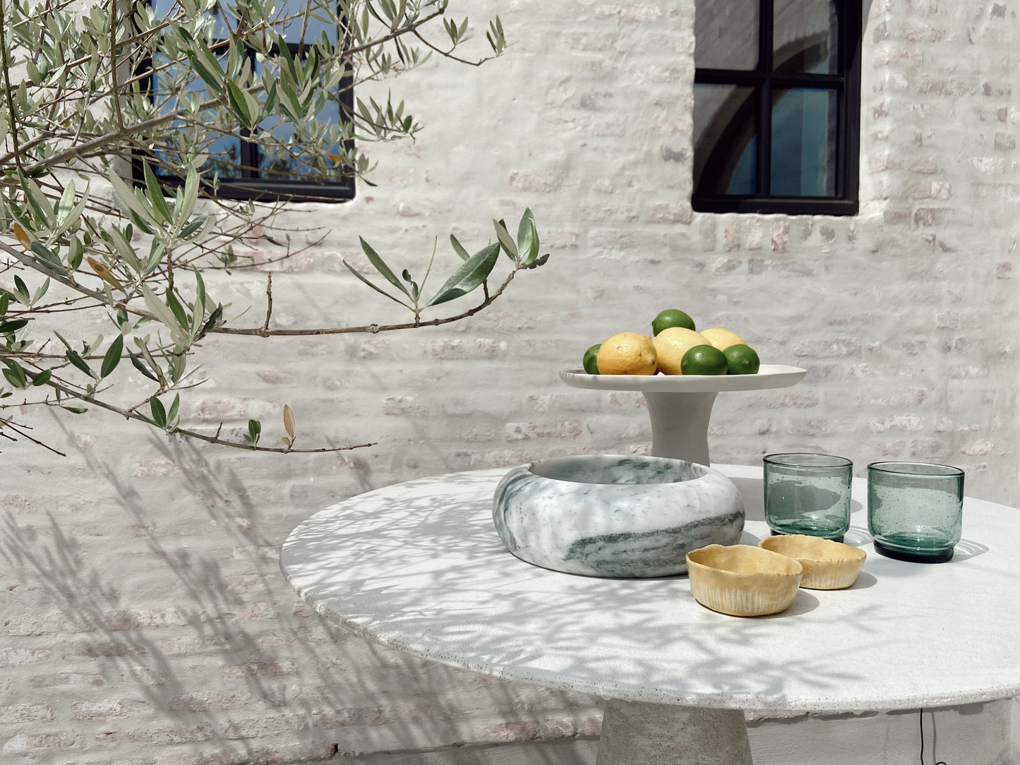 Stoneware apero stand