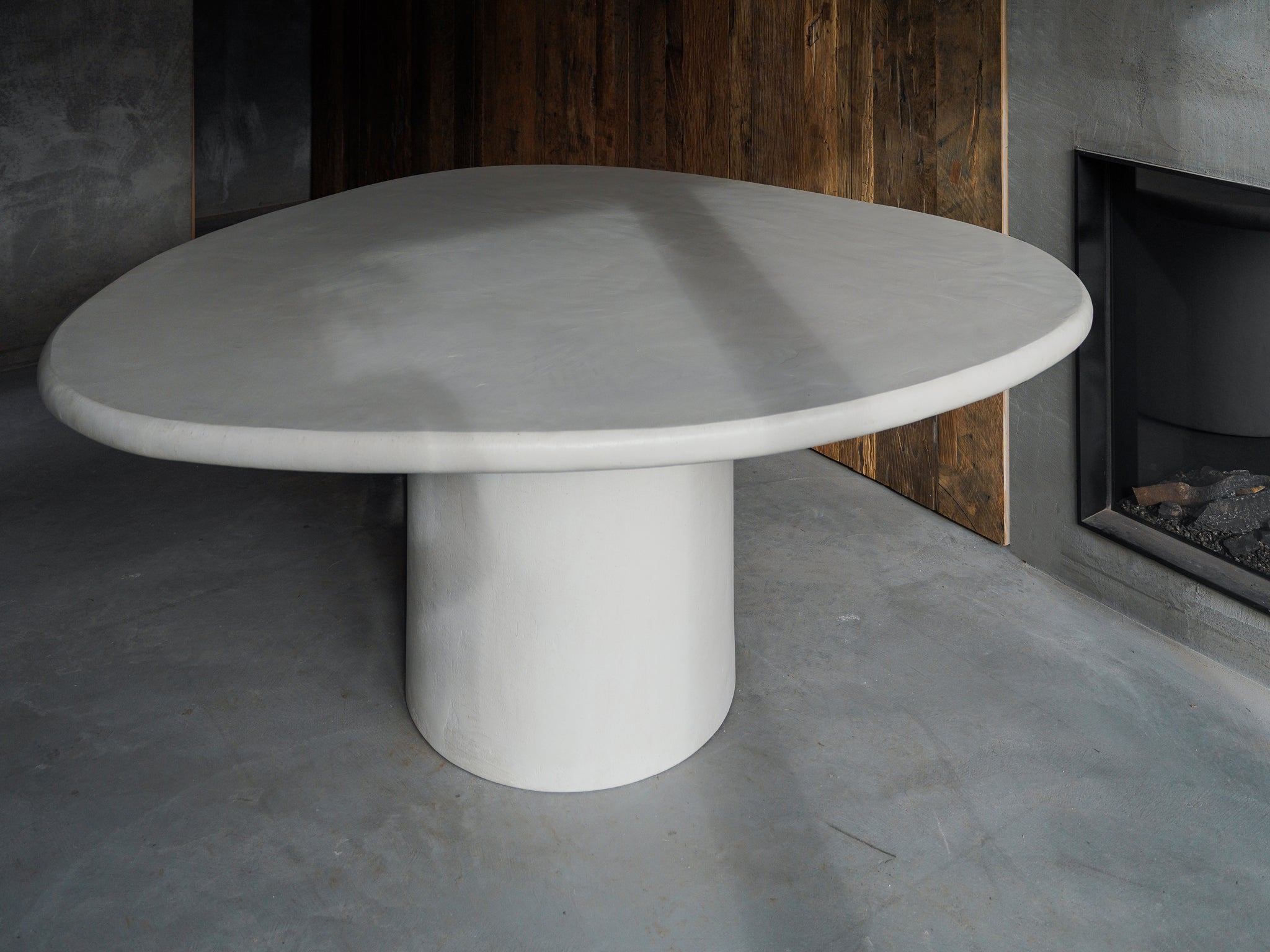 Boulder shaped dining table – Atelier M Living